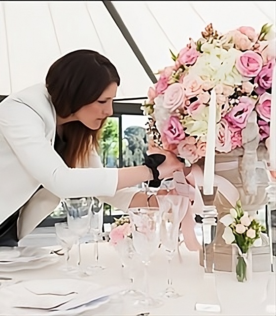  Weddings 